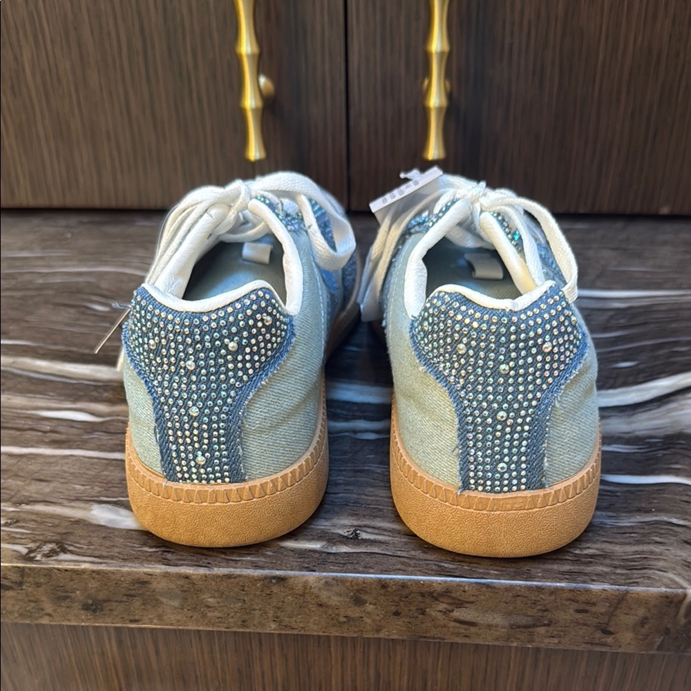 Stylish Blue Athletic Shoes with Rhinestone Accents - Picture 5 of 17